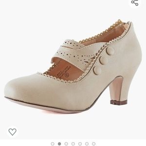 Retro pumps size 10